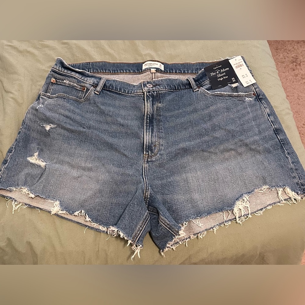Abercrombie Curve Love High Rise Mom Short size 20